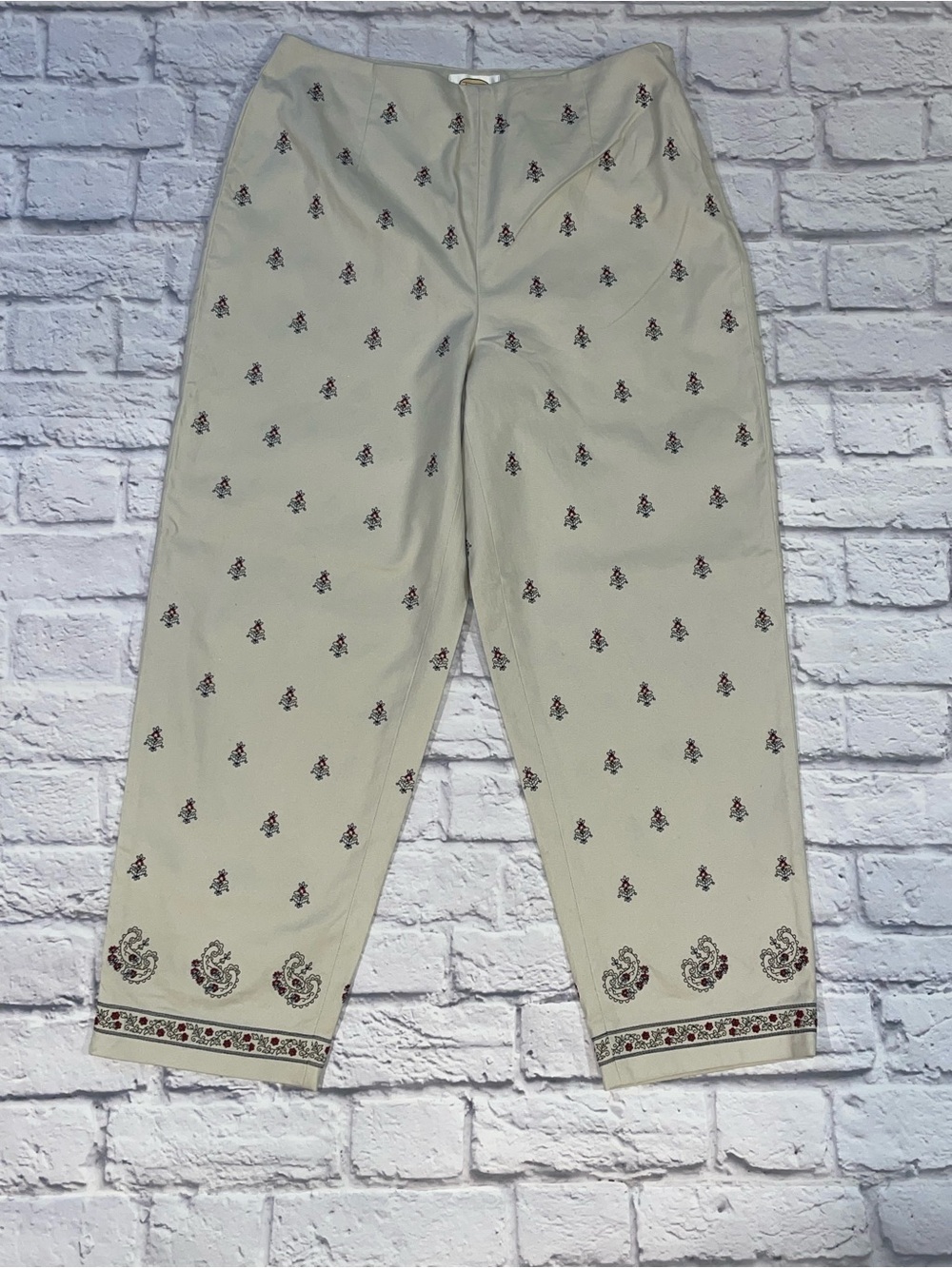 Talbots Embroidered Cropped Pants. Vintage Stretch. Size 12